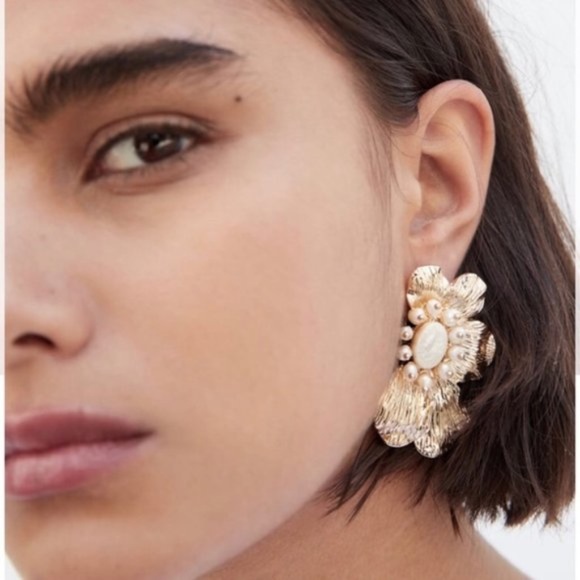 Zara Jewelry - Zara Gold tone flower half leaf stud earrings NEW Gold Plated Floral Pearl Clust